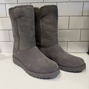 UGG Gray Suede Women's Boots Size 8